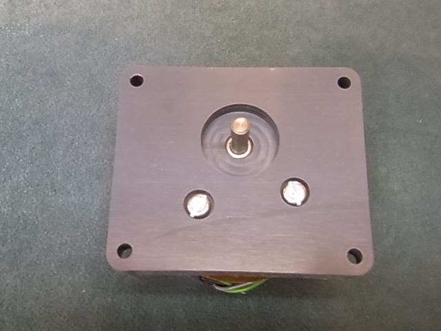Pyramidenmotor mit Montageplatte